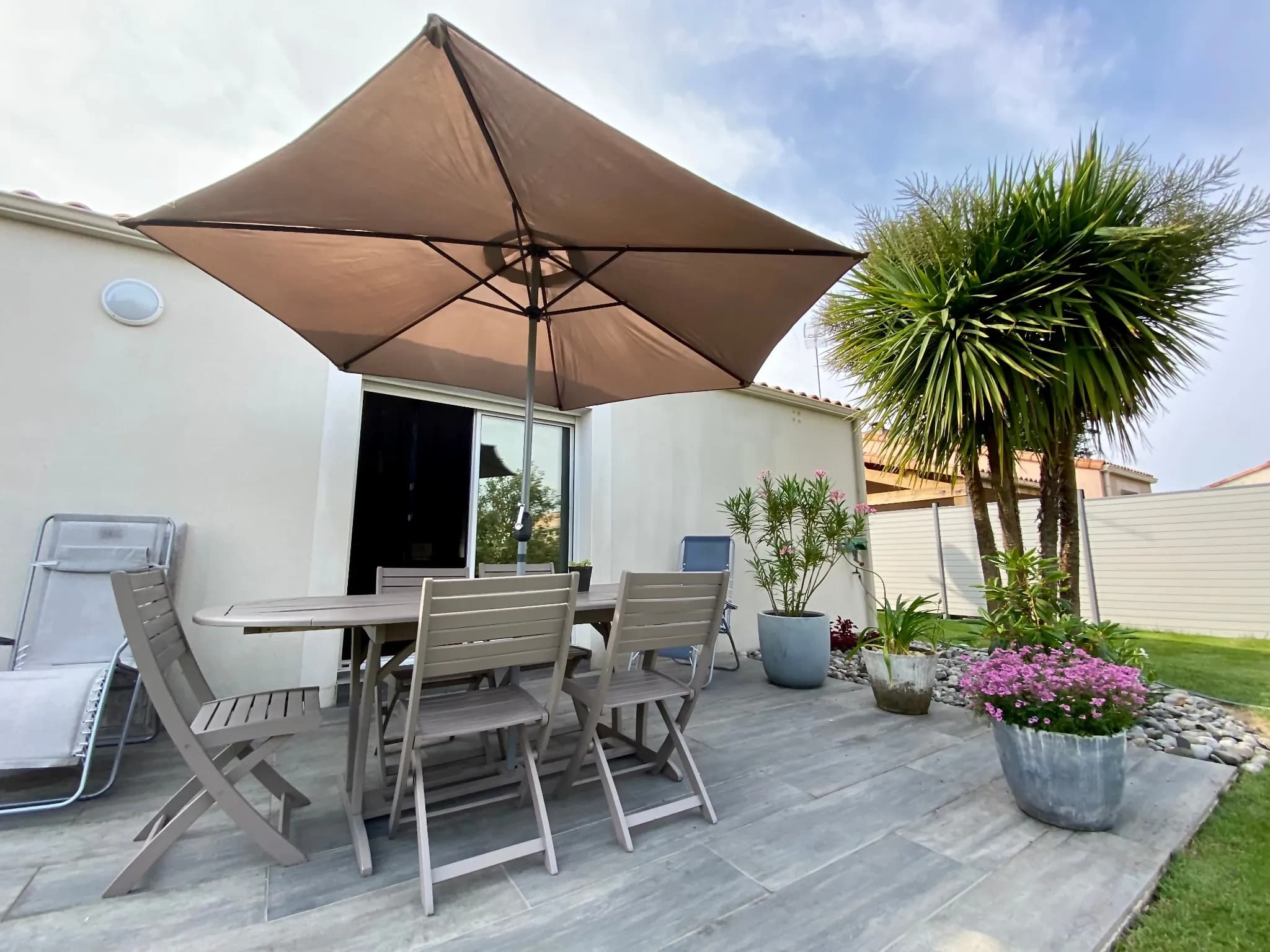 parasols sur mesure pour une protection solaire efficace et un design élégant