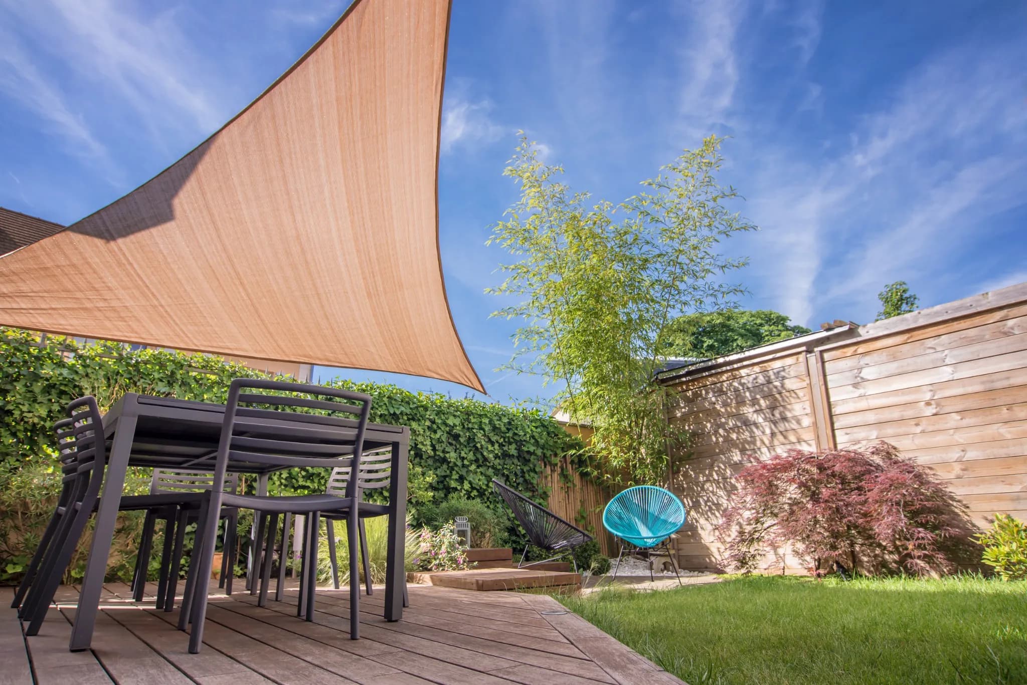 voiles d’ombrage sur mesure avec des toiles techniques de qualité
